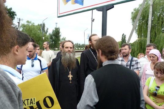 Православные александрийцы пикетировали сектантов