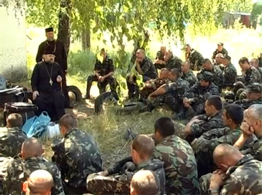 Священники Киевского патриархата рассказали солдатам об «опасности Русского мира» (фото)