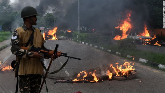 В Индии подавлен массовый бунт сектантов