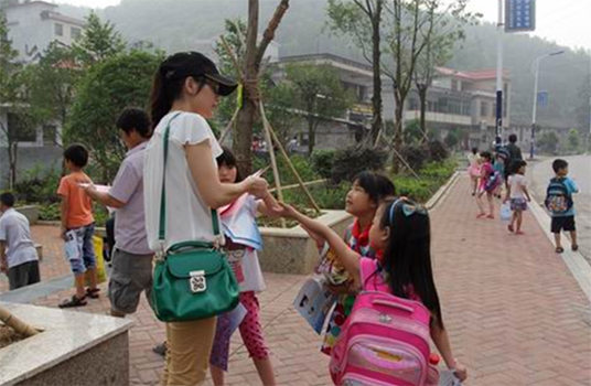 Волонтеры провинции Хунань спасли семью от секты