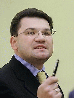 Экс-глава Национального бюро Интерпола в Украине требует депортации Аделаджи