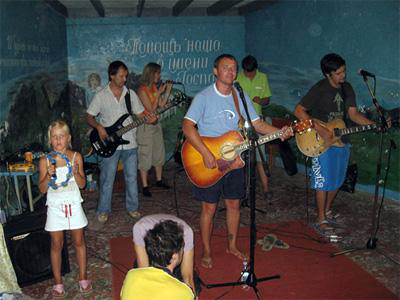 Днепропетровск. В Никополе сектанты организовали молодежный лагерь «Папа дома - 2009» (ФОТО)