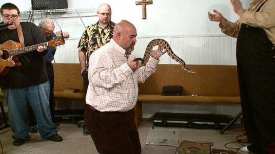 Пастор-змееносец Джейми Кутс погиб от укуса змеи