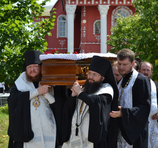 В Киевской области похоронены убитые монахиня и священник