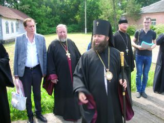Архиепископ Роман с участниками конференции